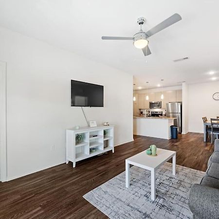 Lavish 2Br Apartment In Tampa Ngoại thất bức ảnh