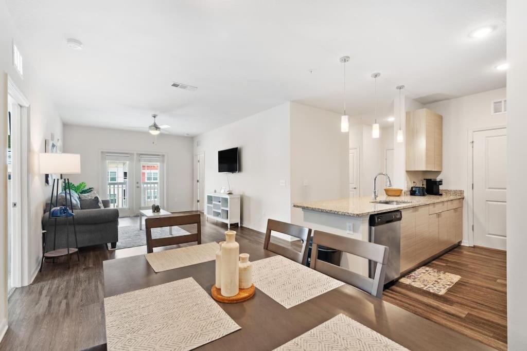 Lavish 2Br Apartment In Tampa Ngoại thất bức ảnh