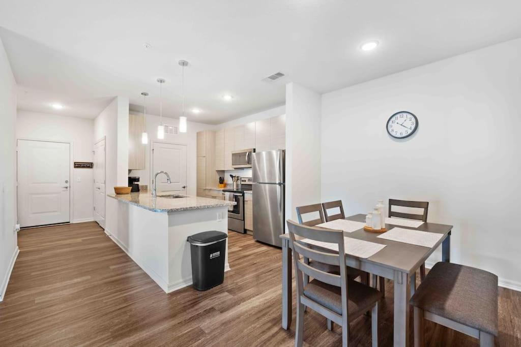 Lavish 2Br Apartment In Tampa Ngoại thất bức ảnh