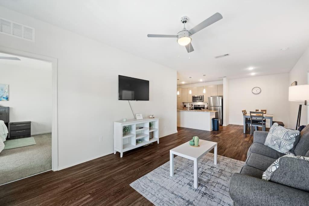 Lavish 2Br Apartment In Tampa Ngoại thất bức ảnh
