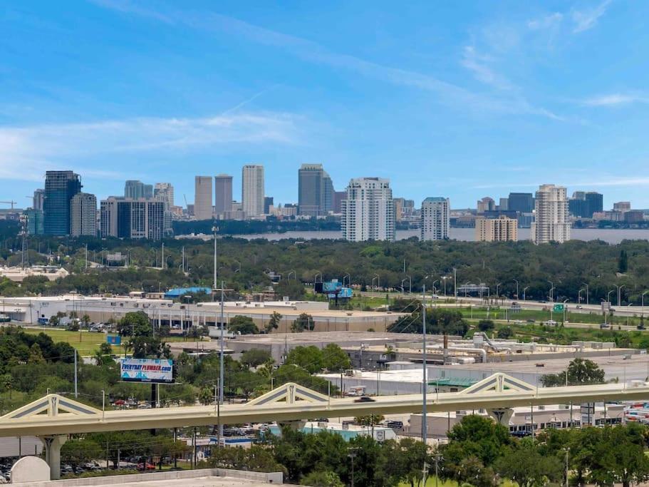 Lavish 2Br Apartment In Tampa Ngoại thất bức ảnh